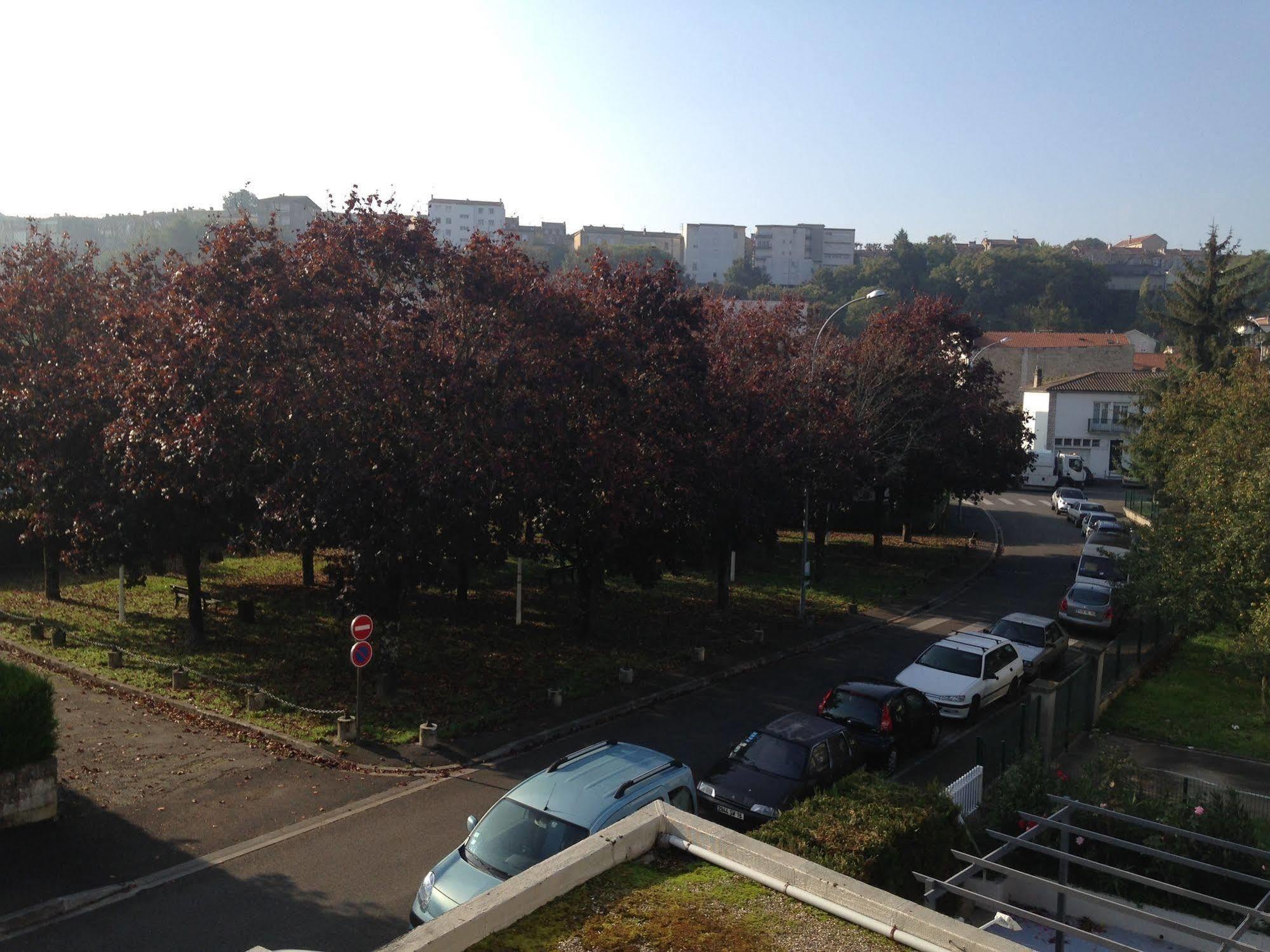 Hotel Le Crab Angoulême Esterno foto